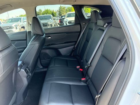 Used 2025 Nissan Murano SV AWD/4WD image 13