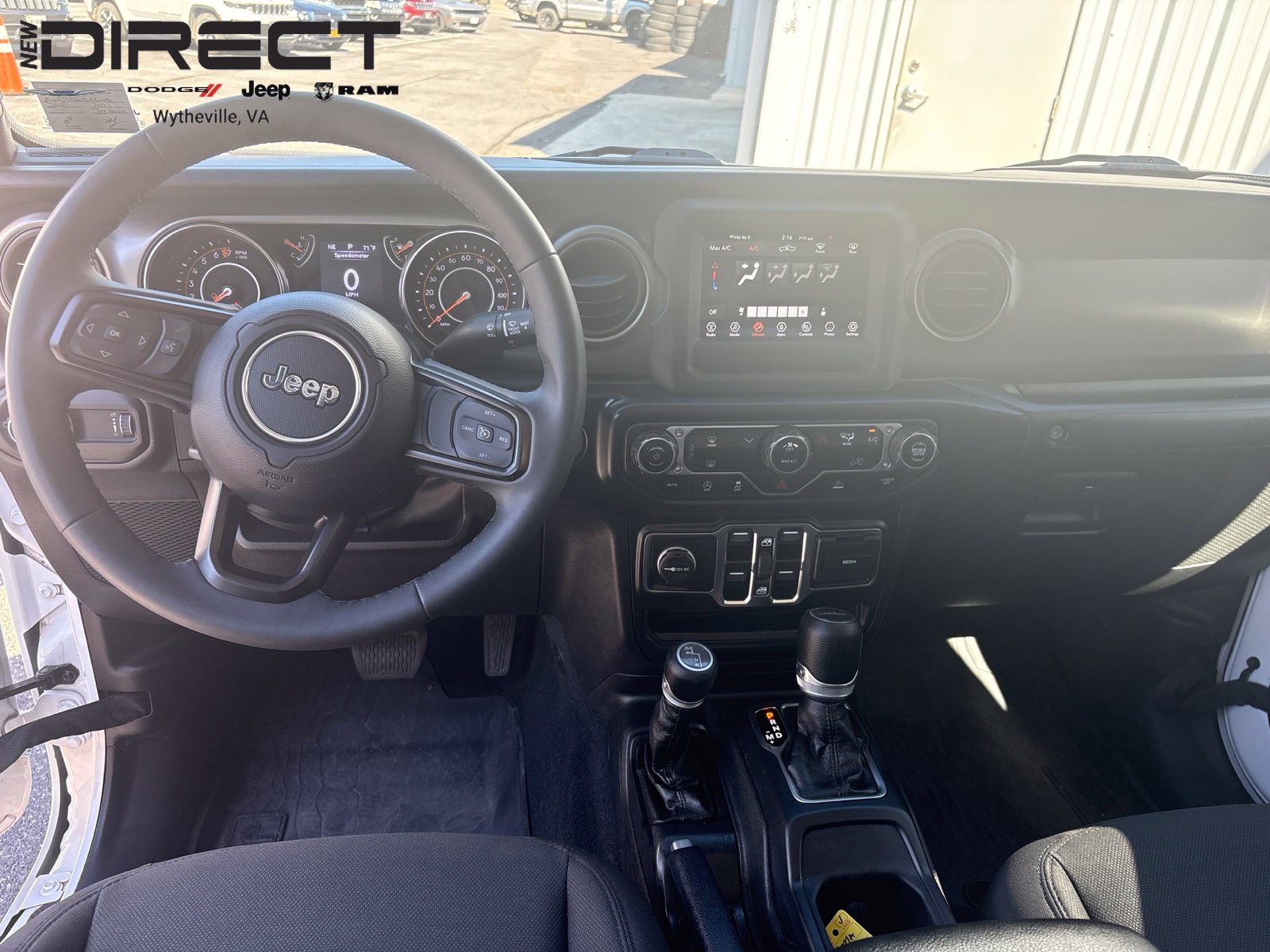 Used 2023 Jeep Gladiator Sport AWD/4WD image 13