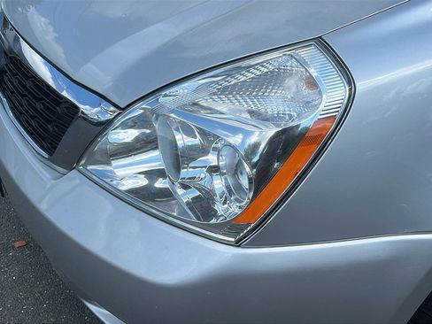 Used 2012 Kia Sedona LX image 8