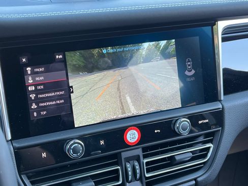 Certified 2026 Porsche Macan AWD/4WD image 28