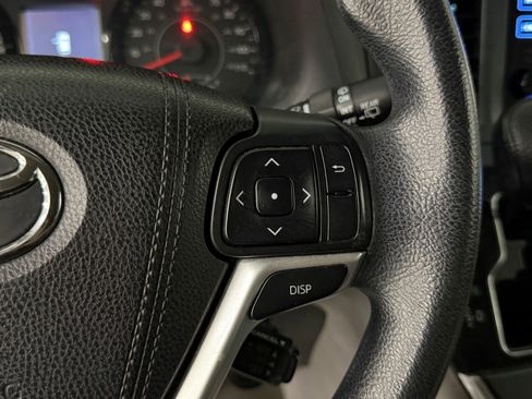Used 2015 Toyota Sienna LE image 28