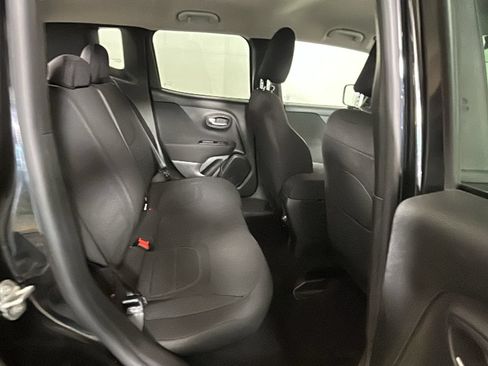 Used 2020 Jeep Renegade Latitude w/ Cold Weather Group AWD/4WD image 34