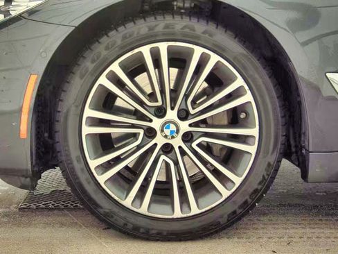 Used 2019 BMW 530i xDrive w/ Premium Package AWD/4WD image 18