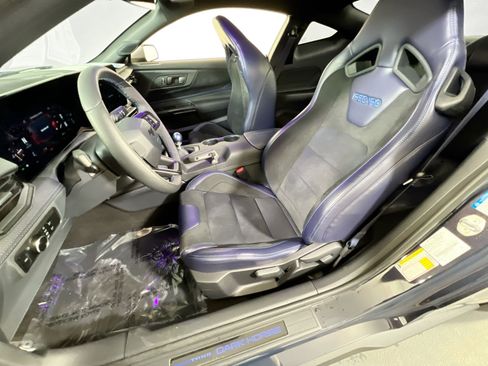 Used 2025 Ford Mustang Dark Horse image 19
