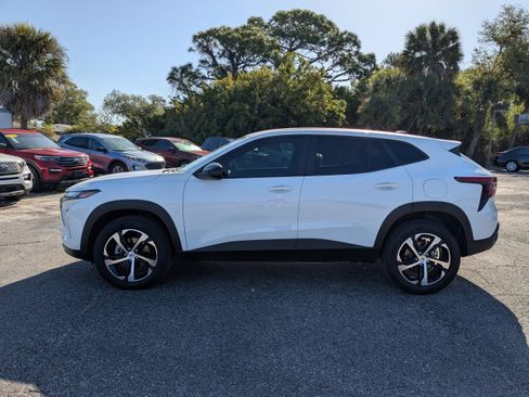 Used 2025 Chevrolet Trax RS w/ Driver Confidence Package FWD image 7