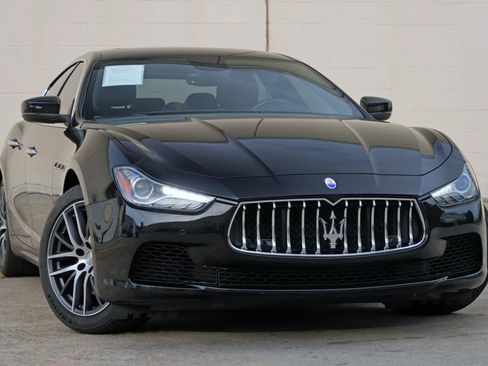 Used 2017 Maserati Ghibli w/ Luxury Package RWD image 2