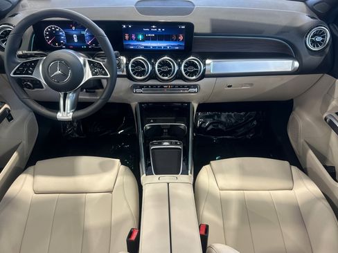 New 2025 Mercedes-Benz GLB 250 4MATIC image 13