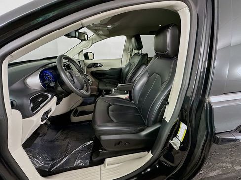 Certified 2023 Chrysler Pacifica Touring-L FWD image 31