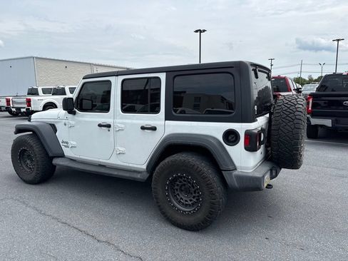 Used 2018 Jeep Wrangler Unlimited Sport S AWD/4WD image 3