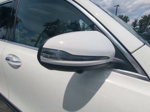 Used 2021 Mercedes-Benz GLB 250 w/ Premium Package image 24