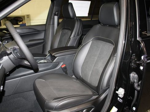 New 2025 Jeep Grand Cherokee L Altitude image 24