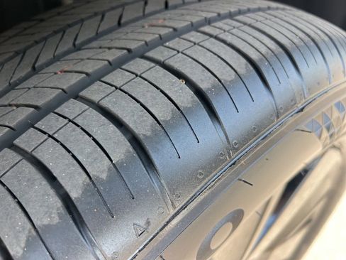 Used 2024 Volkswagen Atlas SE image 8