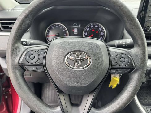 Used 2022 Toyota RAV4 LE FWD image 17