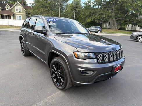 Used 2019 Jeep Grand Cherokee Altitude AWD/4WD image 7