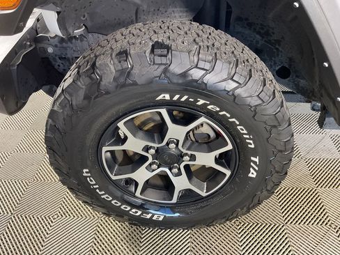 Used 2022 Jeep Wrangler Unlimited Rubicon w/ LED Lighting Group image 5