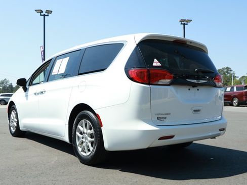 Used 2023 Chrysler Voyager LX FWD image 8