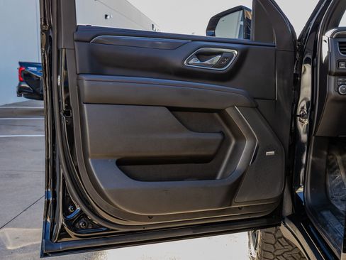 Used 2023 Chevrolet Suburban RST w/ Sport Performance Package image 36