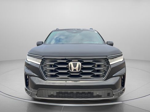 New 2025 Honda Pilot Sport image 2