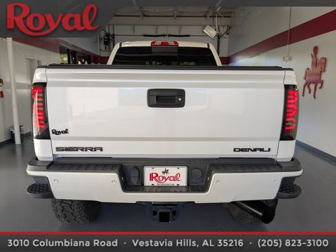 Used 2018 GMC Sierra 2500 Denali w/ Duramax Plus Package image 3