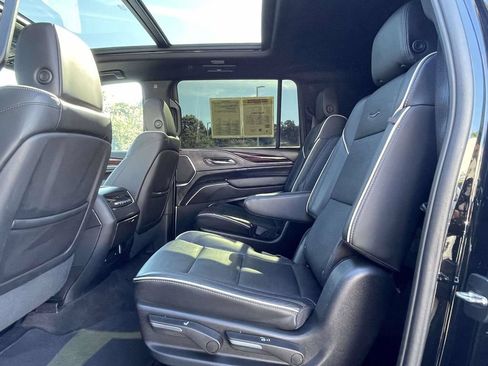 Used 2023 Cadillac Escalade ESV Premium Luxury AWD/4WD image 15