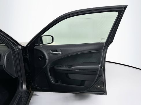 Used 2019 Dodge Charger R/T w/ Blacktop Package image 31