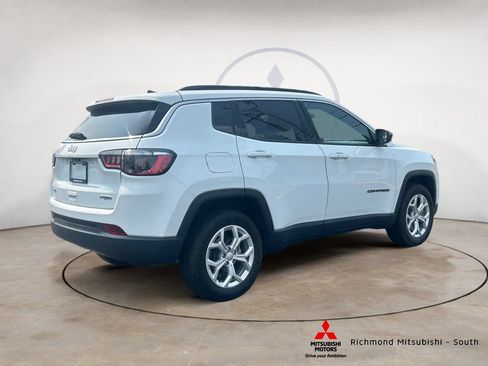 Used 2024 Jeep Compass Latitude AWD/4WD image 3