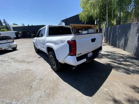 Used 2024 Toyota Tacoma TRD Sport w/ TRD Sport Upgrade Package AWD/4WD image 4