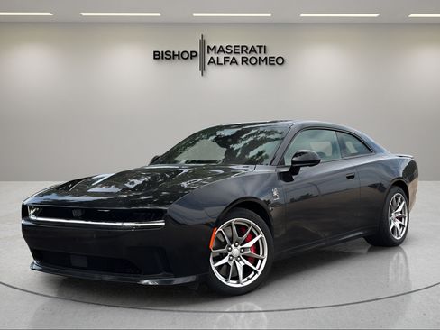 Used 2024 Dodge Charger Daytona Scat Pack w/ Plus Group AWD/4WD image 2