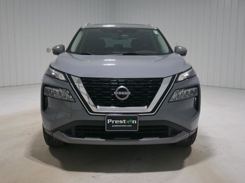 Used 2023 Nissan Rogue SL image 2