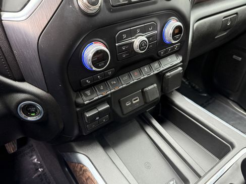 Used 2020 GMC Sierra 2500 Denali w/ Denali Ultimate Package image 13