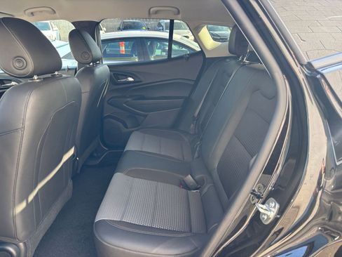 Used 2025 Chevrolet Trax LT image 29