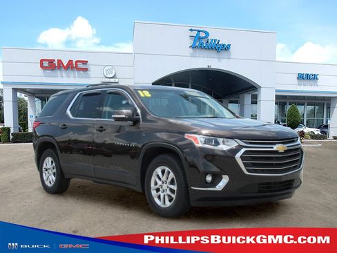 Used 2018 Chevrolet Traverse LT FWD image 1