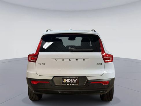 Used 2025 Volvo XC40 B5 Plus AWD/4WD image 11