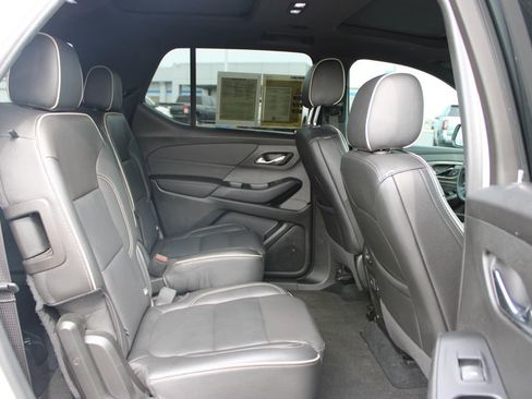 Used 2023 Chevrolet Traverse Premier AWD/4WD image 33