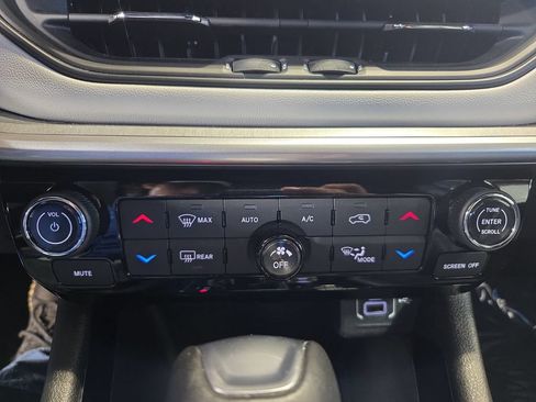 Used 2025 Jeep Compass Limited AWD/4WD image 25
