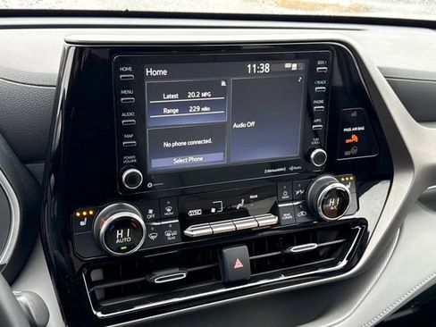 Used 2022 Toyota Highlander XLE image 23