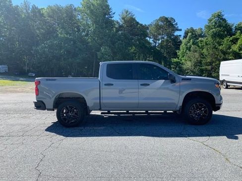 Used 2025 Chevrolet Silverado 1500 Custom Trail Boss w/ Dark Appearance Package AWD/4WD image 10