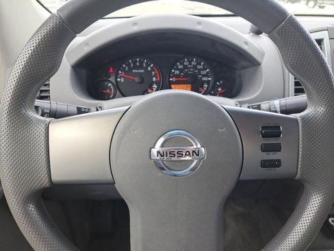 Used 2010 Nissan Frontier SE image 29