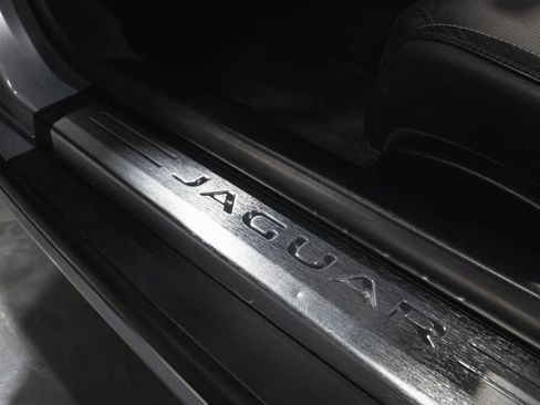Used 2020 Jaguar F-TYPE Convertible RWD image 15