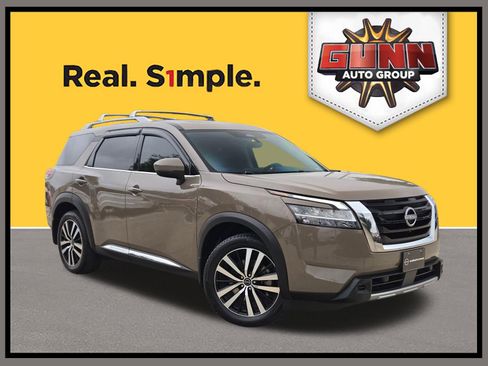 Certified 2024 Nissan Pathfinder Platinum FWD image 1