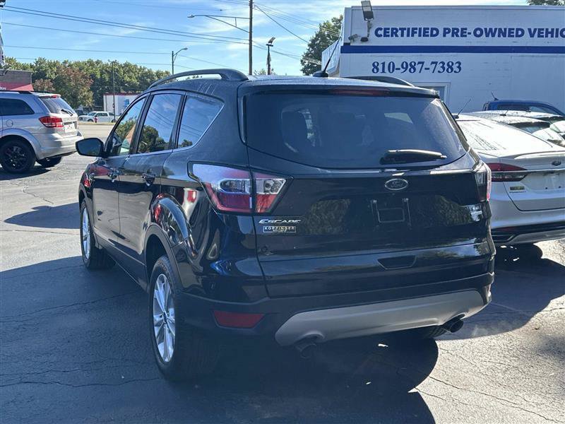 Used 2017 Ford Escape SE w/ Equipment Group 201A FWD image 3