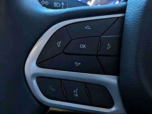 Used 2022 Chrysler Voyager LX FWD image 25