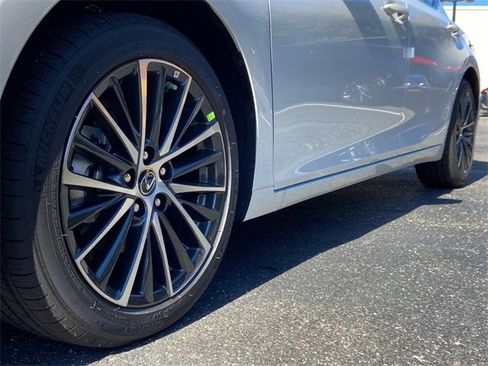 New 2025 Lexus ES 350 w/ Premium Package image 9