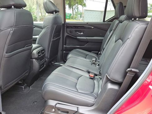Certified 2025 Honda Pilot Touring image 11