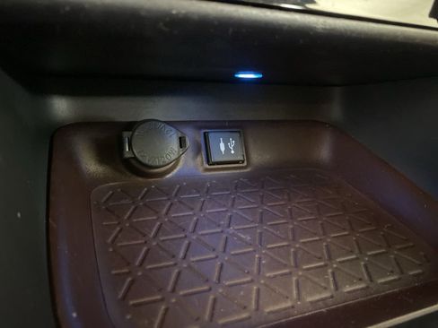Used 2019 Toyota RAV4 Limited w/ Carpet Mat Package image 19
