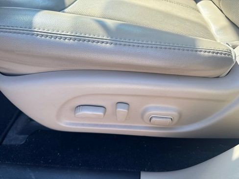 Used 2020 Nissan Pathfinder Platinum FWD image 15