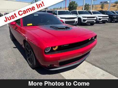 Used 2016 Dodge Challenger R/T RWD image 8