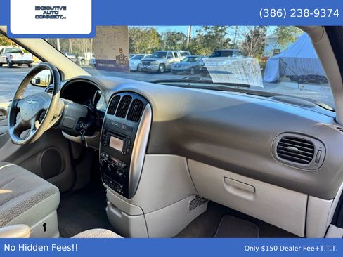 Used 2007 Chrysler Town & Country Touring image 17
