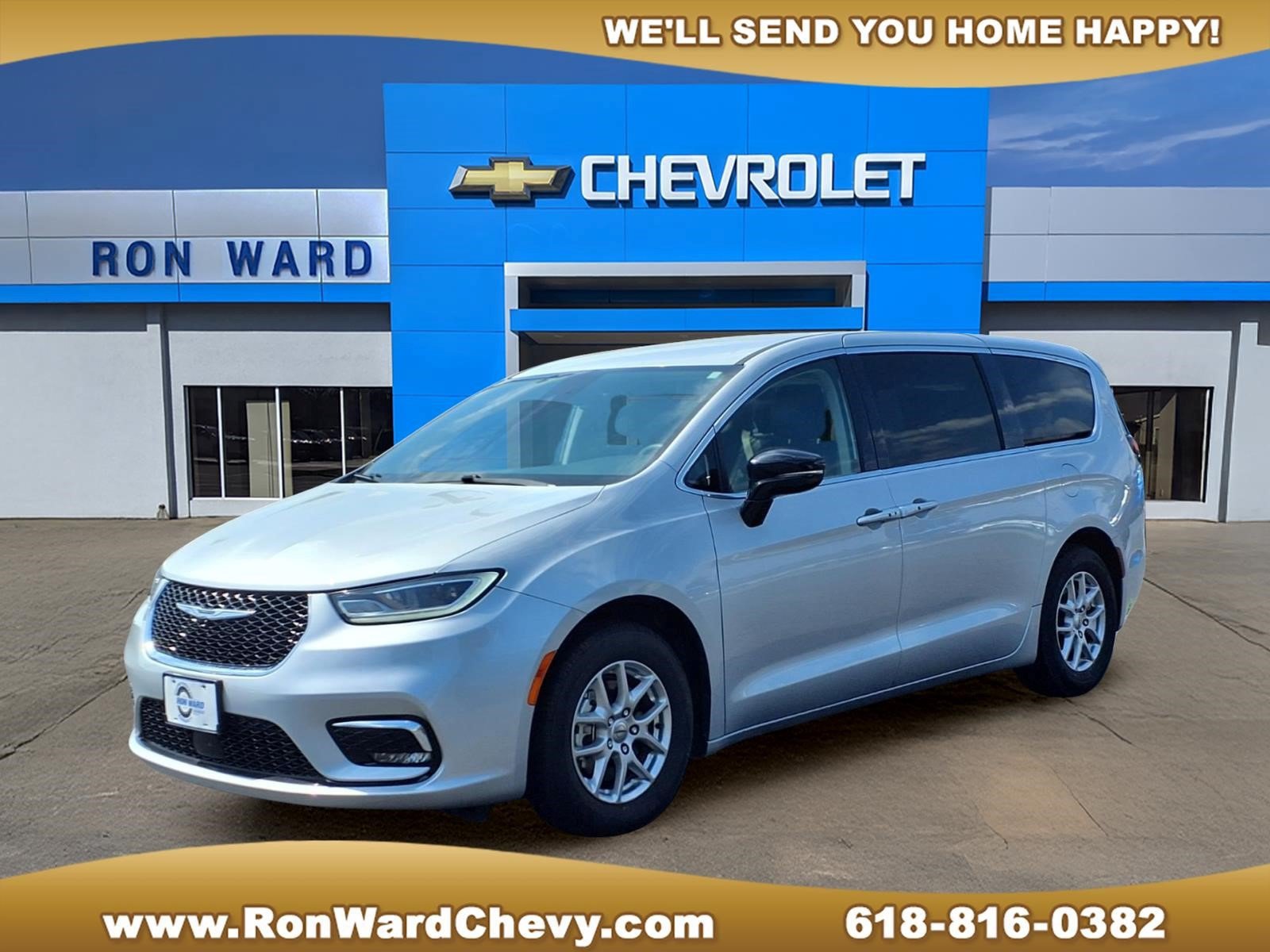 Used 2024 Chrysler Pacifica Touring-L FWD image 1