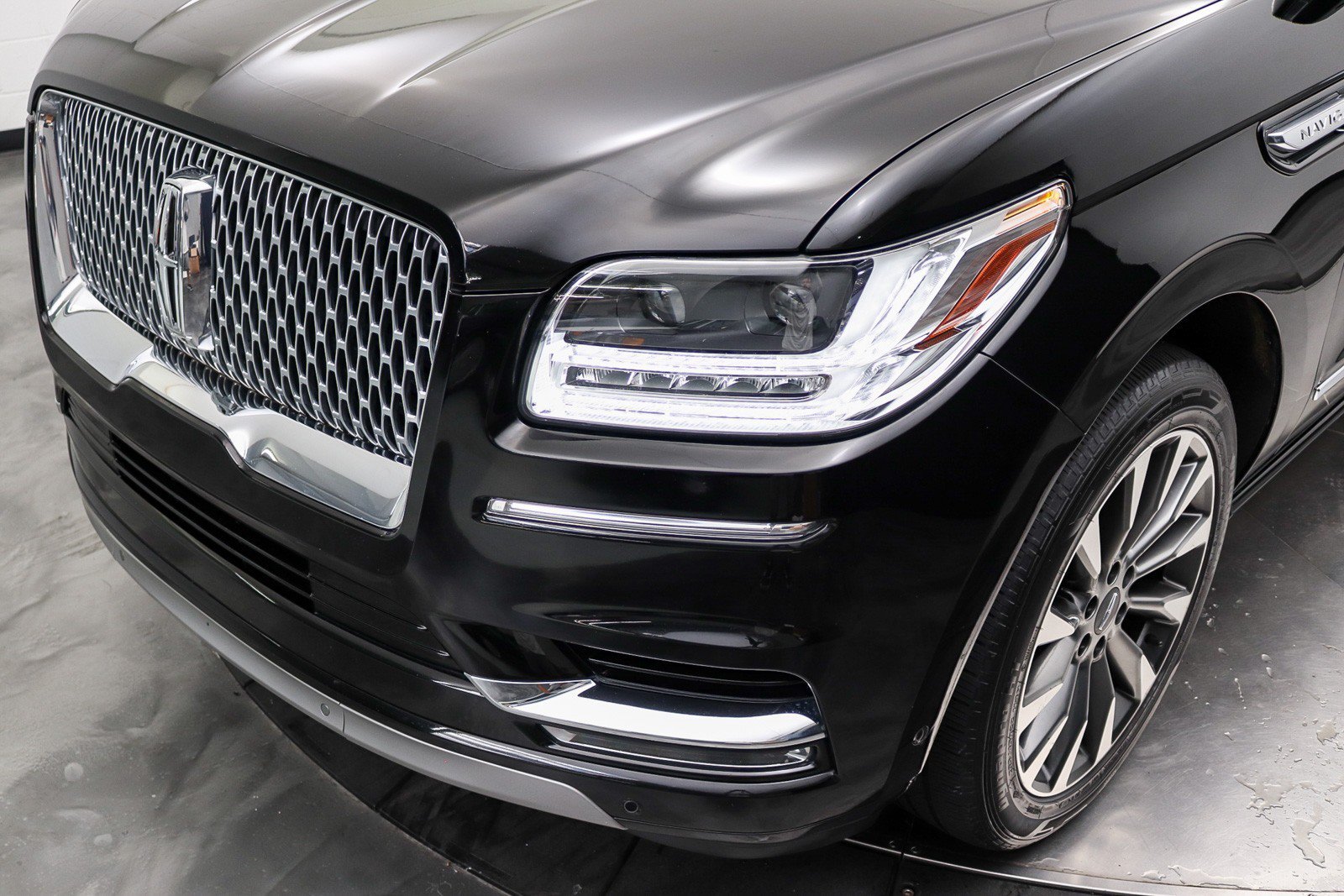Used 2018 Lincoln Navigator Select w/ Technology Package RWD image 10